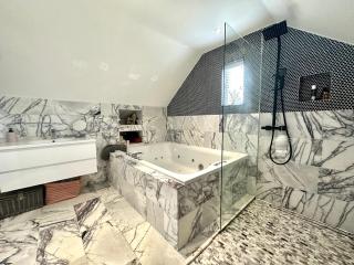 5 Bed Luxury House with Swimming pool - Chepstow - 9