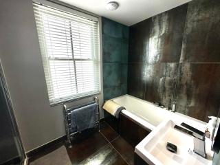 5 Bed Luxury House with Swimming pool - Chepstow - 8