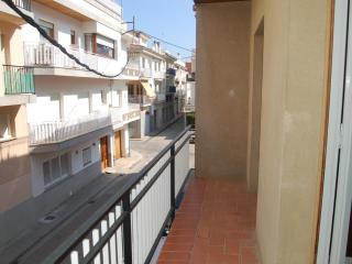 Apartamento céntrico y luminoso a 100m de la playa, renovado con WiFi, balcón y lavadora - ES-228-6 - Llança - 8