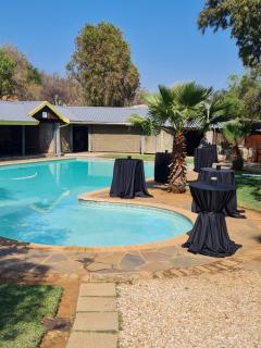 N4 Guest Lodge - Rustenburg - 0