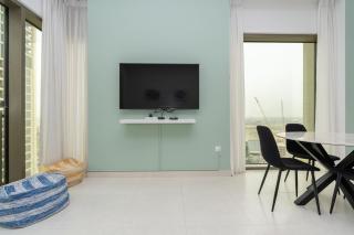 CitiHome - Broad and Bright 2BR Apartment in Creek Side - Dubai - 1