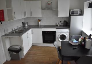 One Bedroom City Centre Apartment, Long Stays Welcome - Chichester Holiday Properties - Chichester - 3