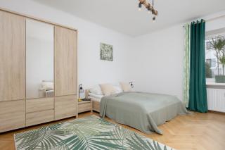 Spacious Apartment for 6 People Near the Old Town by Noclegi Renters - Varsovie - 0