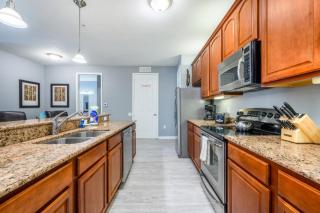 Newly Renovated Premium Condo, Vista Cay - 2002 - 5