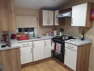 Dog Friendly 8 Berth Caravan At Dovercourt Holiday Park In Essex Ref 44504P - 4
