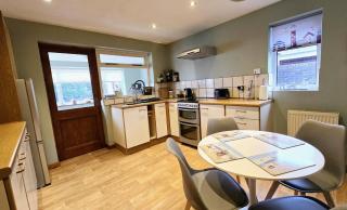 Number 6 in Tywyn - Tywyn - 5
