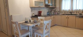 Eva’s Corner House - Artemida - 1