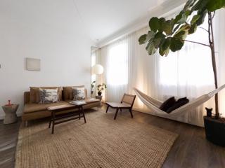 Tranquil Oasis w 100inch Cinema & Hammock, by the Design Traveller - Londra - 4