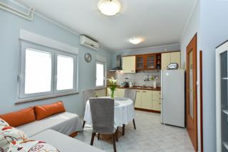 Apartments Nevina 1230 - 9