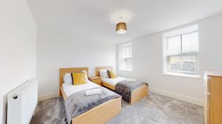 Spacious 3BR Abertillery Base w/ Mountain Views - 3