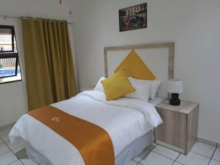 Akyra Guest House Brackenhurst - 5