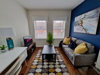 Chic Luxury Serviced Apartment next to City Centre with Free Parking - Contractors & Relocators - Coventry - 4