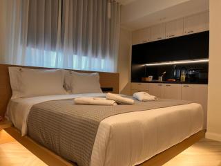 Triple A - Chic & Elegant by the Market - FREE parking! - Atene - 1