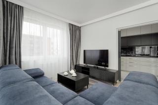 Luksusowy Apartament z 3 Sypialniami, Klimatyzacją, Parkingiem i Biurkiem we Wrocławiu by Renters Prestige - 4