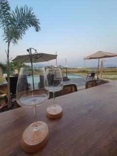 DELUXE ROOM BY THE POOL - 8