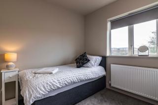 SPACIOUS HOME WITH GARDEN-SLEEPS 5 Contractors, families, and group stays welcome - Beeston - 8