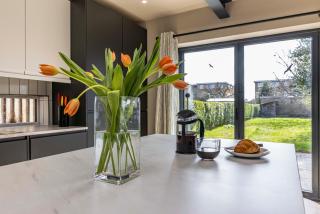 SPACIOUS HOME WITH GARDEN-SLEEPS 5 Contractors, families, and group stays welcome - Beeston - 3