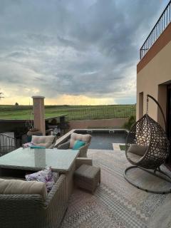 Magnifique villa atypique de 230 m2 avec patio intérieur - Sauvian - 6
