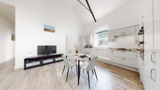 Spacious three bedroom apartment with Valley views - 8