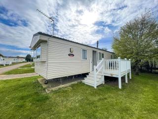 Great 6 Berth Caravan With Decking At Manor Park In Hunstanton Ref 23017B - 2