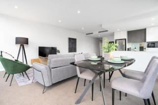 Roomy 2BR 2BA City-Centre Apt - Hosted by CanStay - 8