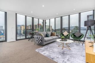 Roomy 2BR 2BA City-Centre Apt - Hosted by CanStay - 7