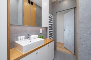 Mogilska Studio with Parking near Tauron Arena Krakow by Noclegi Renters - Cracovia - 8