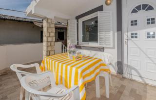 Gorgeous Apartment In Nin With Kitchen - Nin - 5