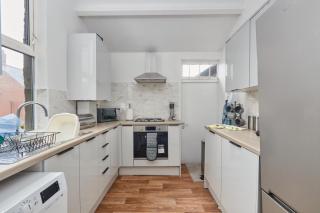 Large 4 Bedroom Home near Newcastle City Centre - Newcastle - 6