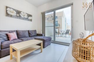 Cosy 1BR penthouse with Private Terrace in Gzira by 360 Estates - Sliema - 3