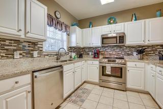 Community Pool and Hot Tub North Myrtle Beach Condo - Myrtle Beach - 3