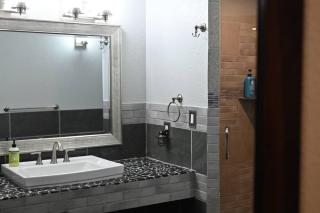 River Rock Lake House, East Texas Sleeps 10 Pet Friendly Upscale Luxury - 7
