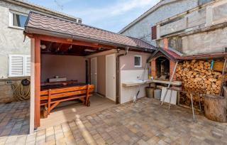 1 Bedroom Amazing Apartment In Vir - Vir - 2