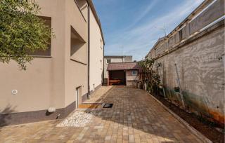 1 Bedroom Amazing Apartment In Vir - 1