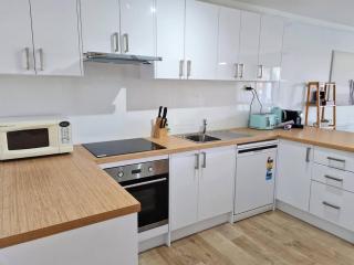 Chic 2 Bed Apartment On Scarborough Beach - 1