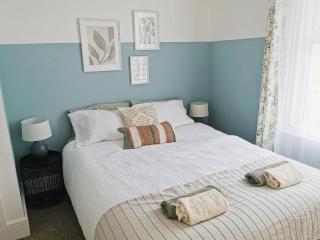 Working Away - Large Family House - 9