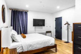Stylish DTWN Hotel, Steps to Restaurants, King Bed, Room # 205 - Bangor - 4