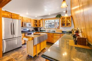 Woodsy Lake Almanor Cabin with Community Perks! - Lake Almanor - 5