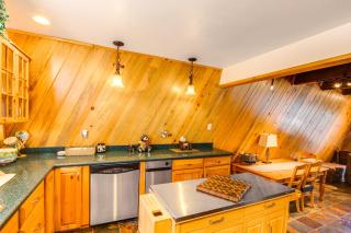 Woodsy Lake Almanor Cabin with Community Perks! - Lake Almanor - 3