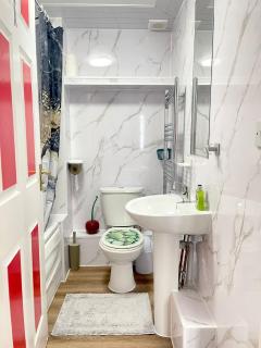 Westfield Gardens Apartment - 3 bedrooms - Goodmayes - 5