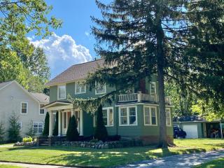 Cleveland Colonial in Family Area - Cleveland Heights - 7