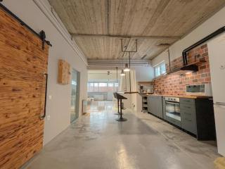 Industrial Studio with Patio - Athènes - 0
