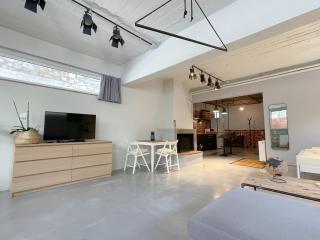 Industrial Studio with Patio - Athènes - 4