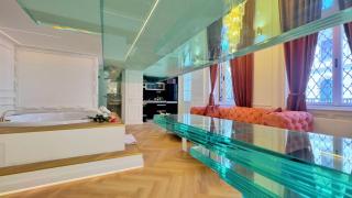 Jacuzzi Opera Suite - 2