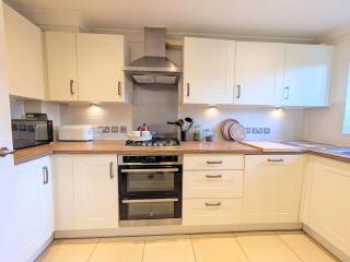 Stylish Large Family Home Near River & Station - Cambridge Homehost - Cambridge - 3