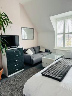 Penthouse Suite, Sea View, Close to Shops, Beach and Train - St. Leonards - 0