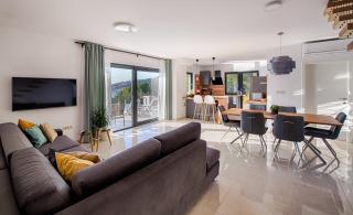 Villa Leona a luxury villa near Makarska, heated pool - Živogošće - 5