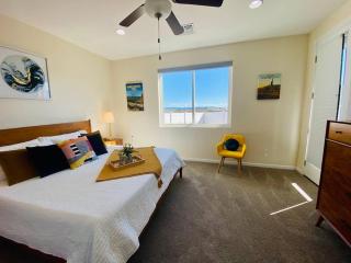 Modern 3 Bedroom Home - Cottonwood - 8
