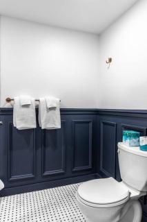 King Bed, Fiber Internet, Heart of Bangor, 50 Roku TV, Room # 208 - Bangor - 5