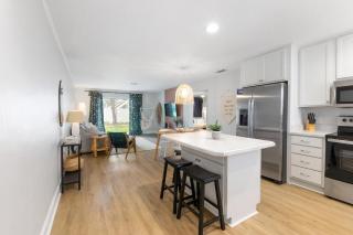 Island Suite - Walk to Downtown! - 3